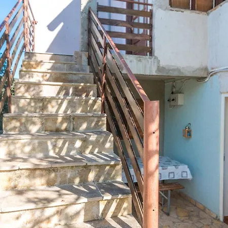 House Brena Ткон